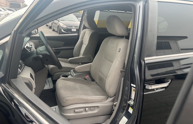 2011 Honda Odyssey EX photo 12