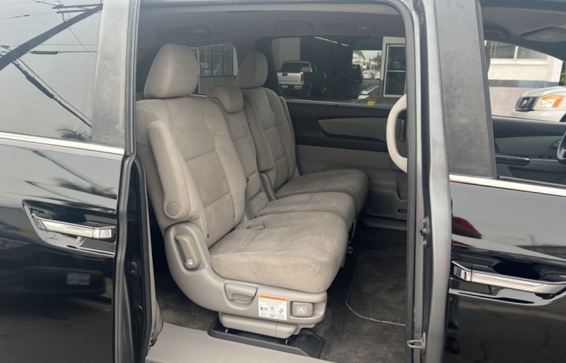 2011 Honda Odyssey EX photo 17