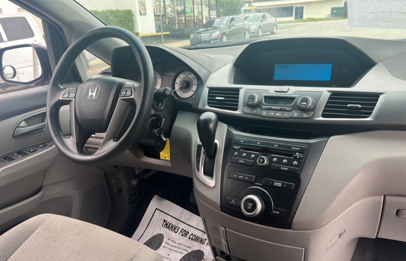 2011 Honda Odyssey EX photo 25
