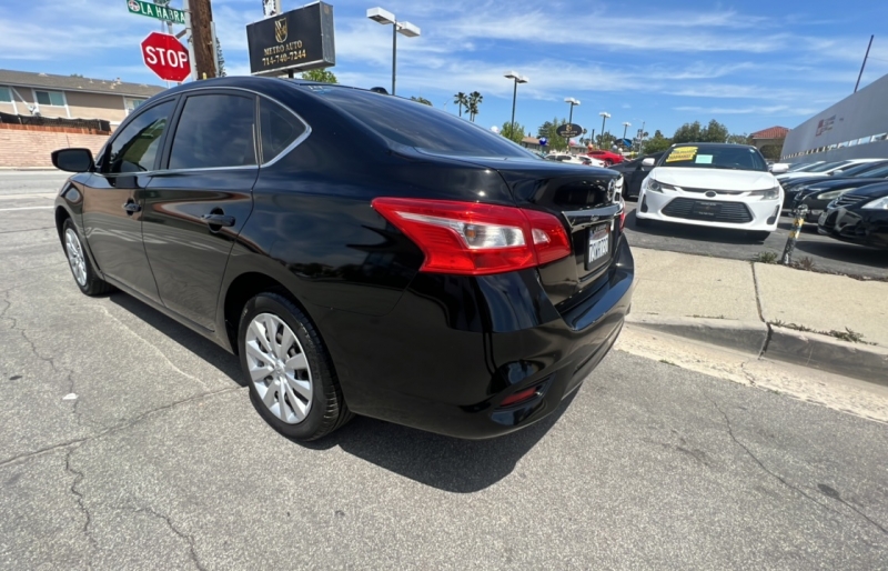 2016 Nissan Sentra S photo 4
