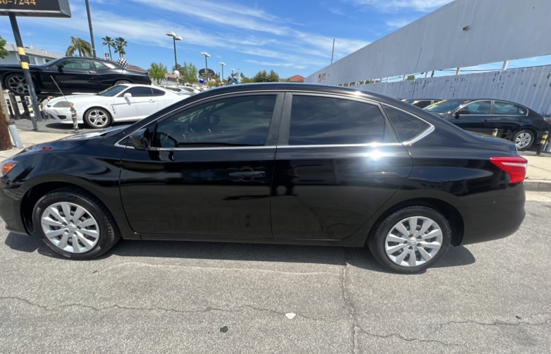 2016 Nissan Sentra S photo 3