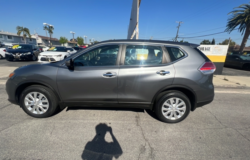 2015 Nissan Rogue SV photo 3