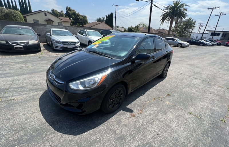 2016 Hyundai Accent SE photo 2