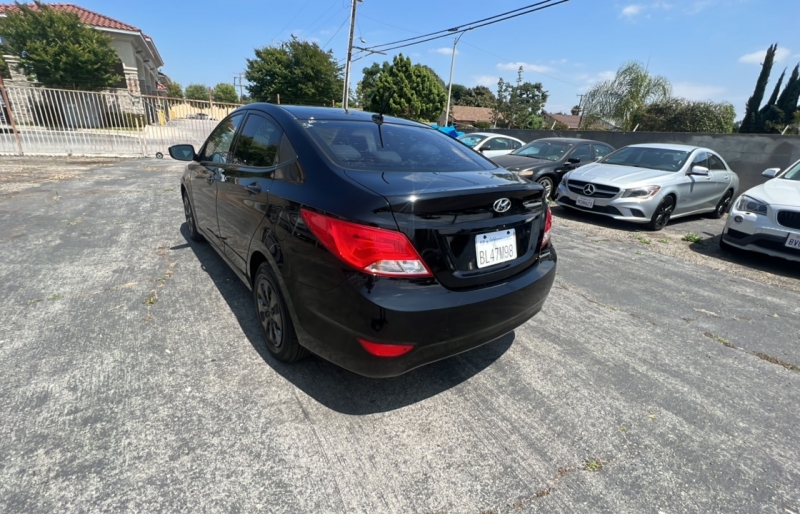 2016 Hyundai Accent SE photo 4