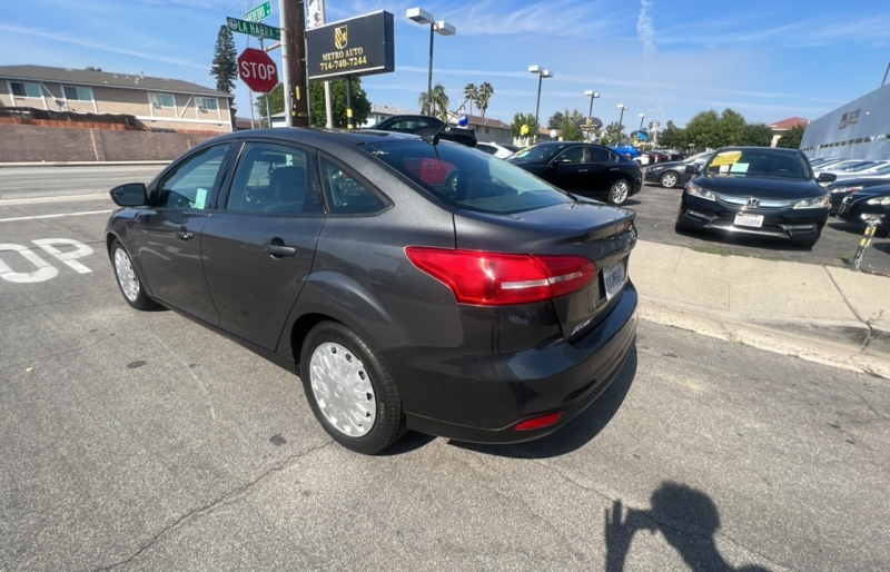 2015 Ford Focus SE photo 4