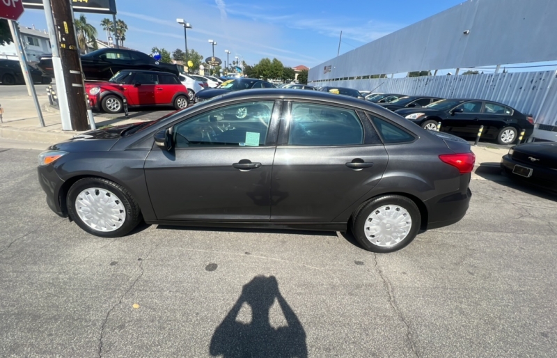 2015 Ford Focus SE photo 3
