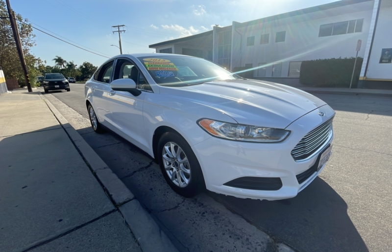 2016 Ford Fusion S photo 3
