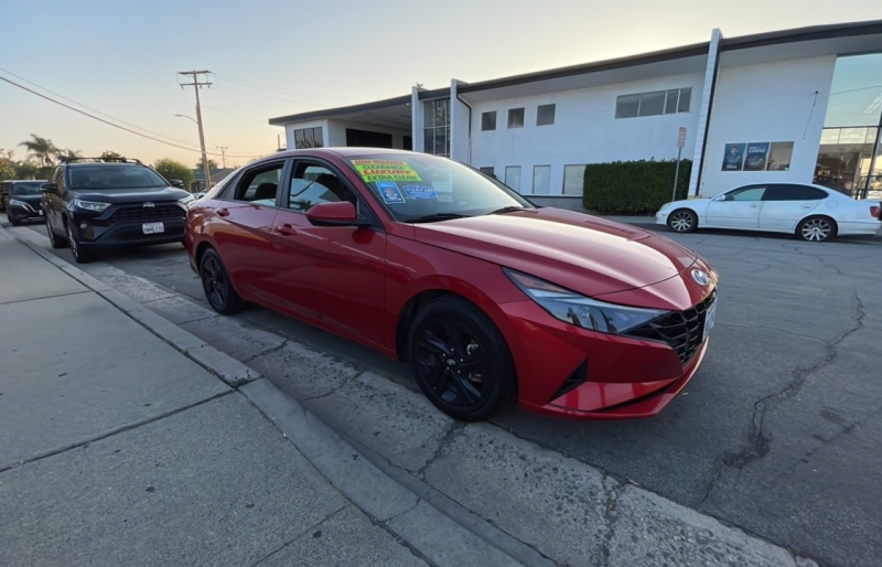 2021 Hyundai Elantra SEL photo 3