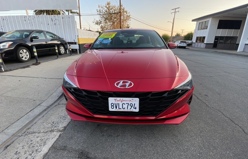 2021 Hyundai Elantra SEL photo 2