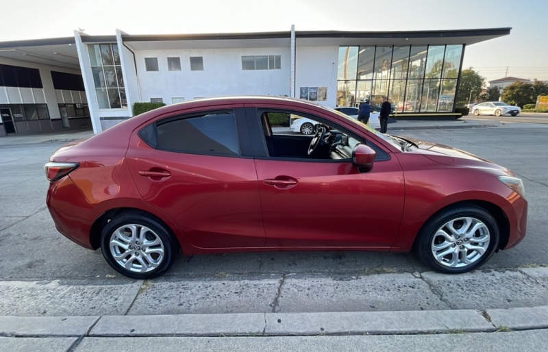 2018 Toyota Yaris iA Base photo 4