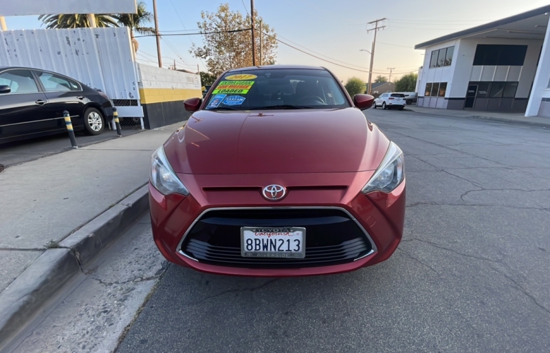 2018 Toyota Yaris iA Base photo 2