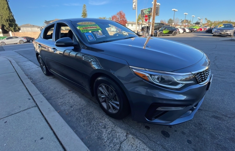 2020 Kia Optima S photo 3