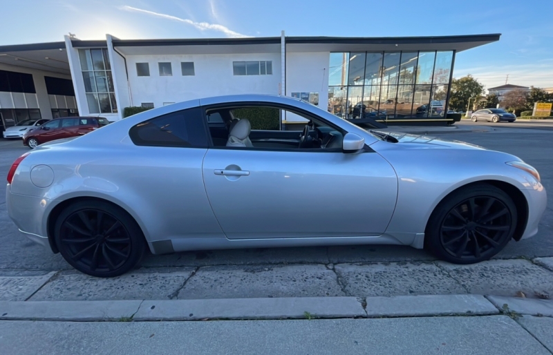 2010 Infiniti G37 Coupe Journey photo 4