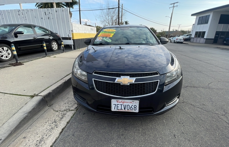 2014 Chevrolet Cruze LS photo 2