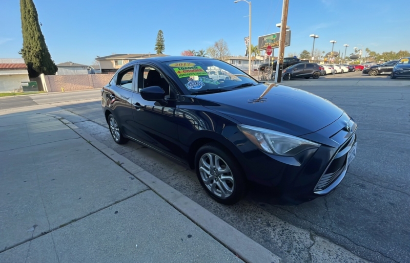 2017 Toyota Yaris iA Base photo 3