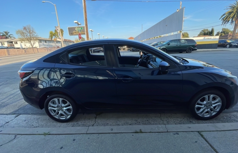 2017 Toyota Yaris iA Base photo 4