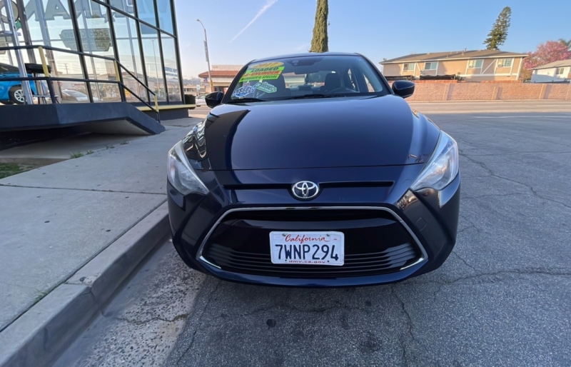 2017 Toyota Yaris iA Base photo 2