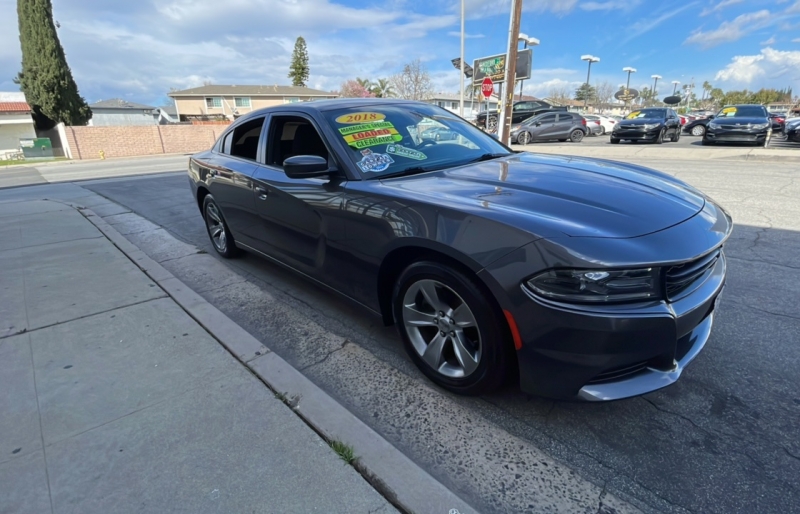 2018 Dodge Charger SXT Plus photo 3