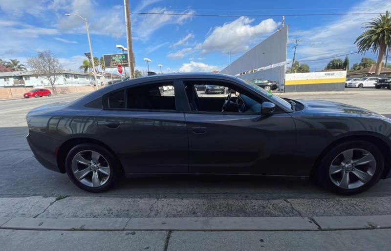 2018 Dodge Charger SXT Plus photo 4