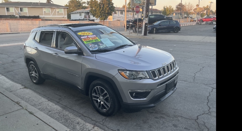 2019 Jeep Compass Latitude photo 3