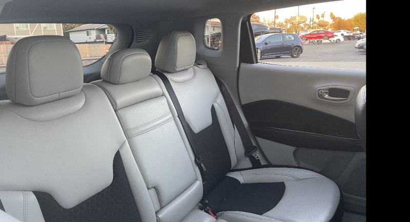 2019 Jeep Compass Latitude photo 13