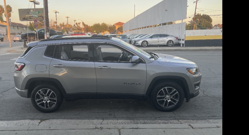 2019 Jeep Compass Latitude photo 4