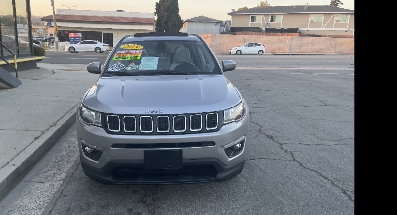2019 Jeep Compass Latitude photo 2