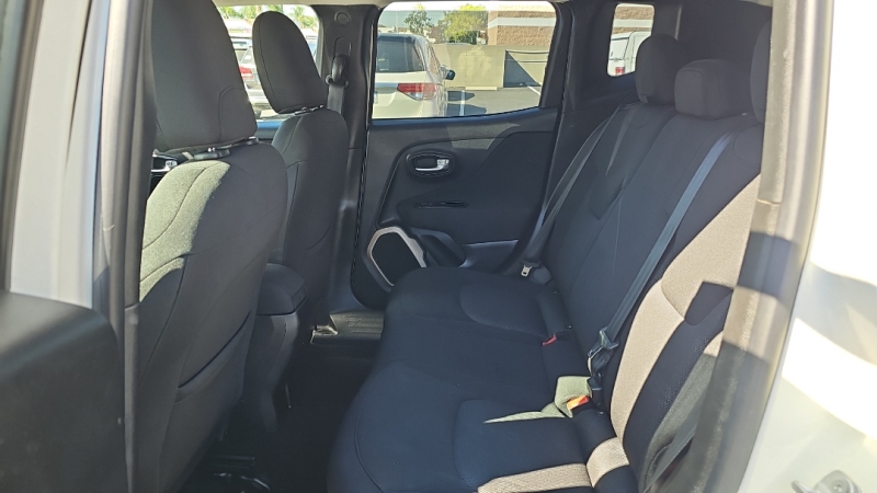 2016 Jeep Renegade Latitude photo 16
