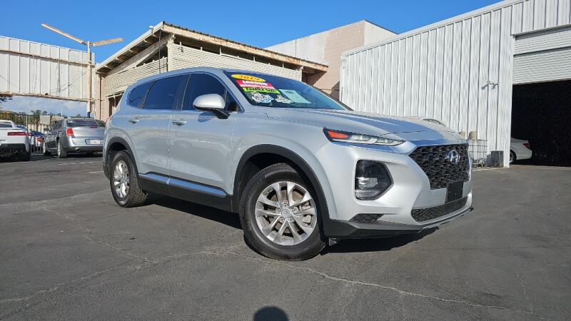 2019 Hyundai Santa Fe SE photo 2