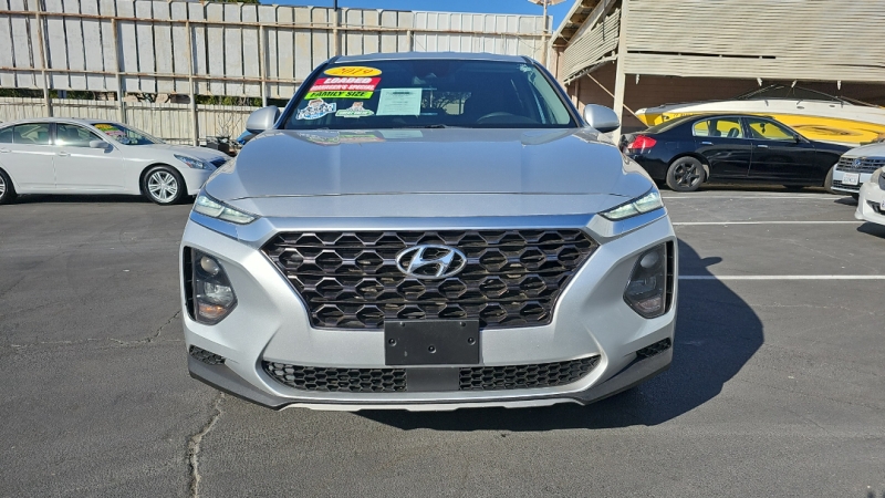2019 Hyundai Santa Fe SE photo 3