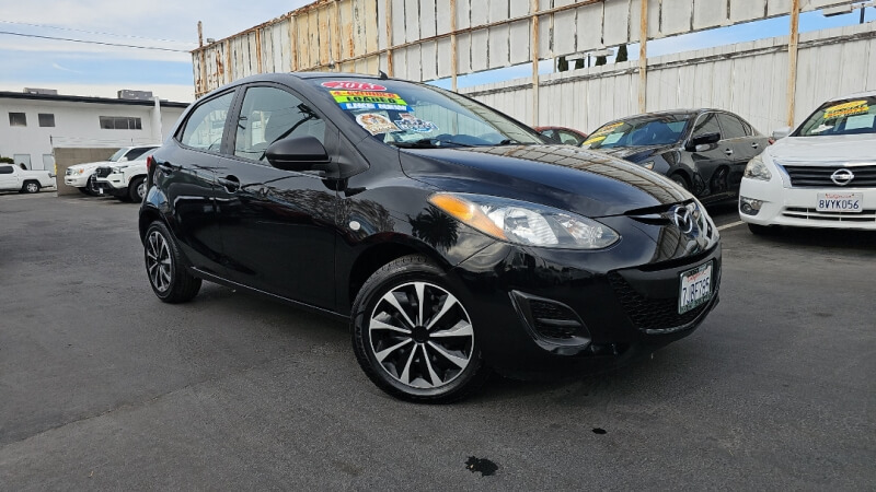 2013 Mazda Mazda2 Sport photo 2