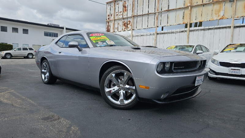 2013 Dodge Challenger SXT photo 2
