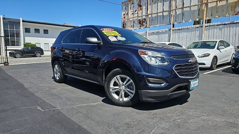 2017 Chevrolet Equinox LS photo 2