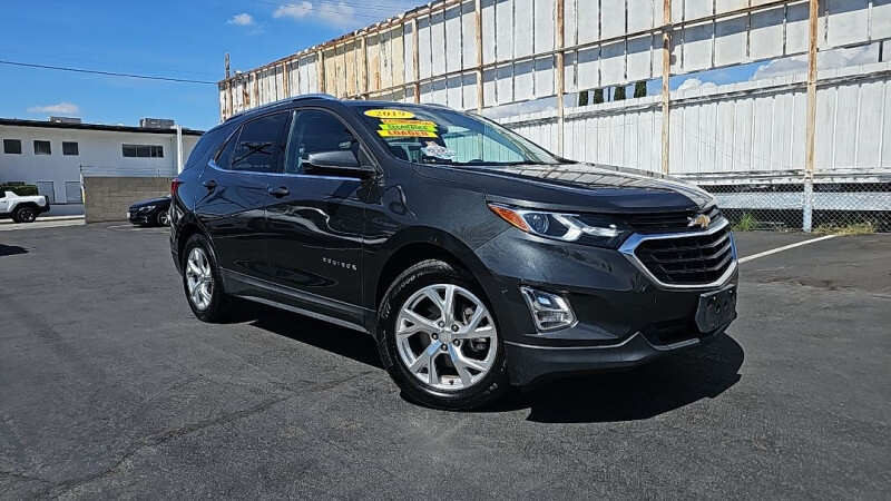 2019 Chevrolet Equinox LT photo 2