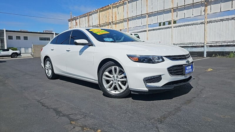 2018 Chevrolet Malibu 1LT photo 2