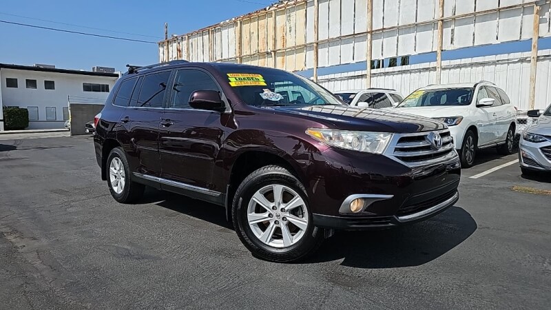 2013 Toyota Highlander Plus photo 2
