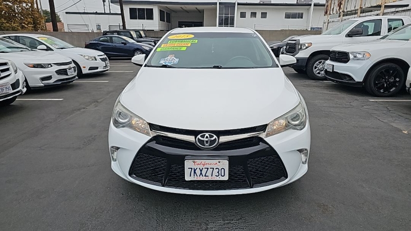 2015 Toyota Camry SE photo 3