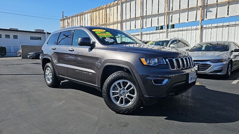 2020 Jeep Grand Cherokee Laredo photo 2