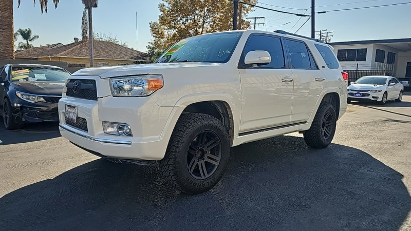 2011 Toyota 4Runner SR5 photo 3