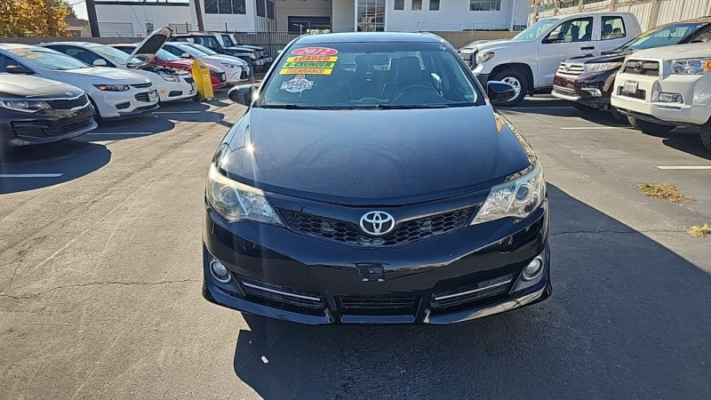 2012 Toyota Camry SE photo 3