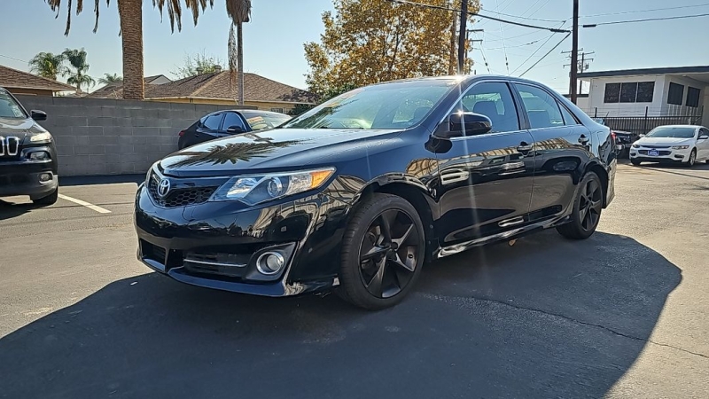 2012 Toyota Camry SE photo 4