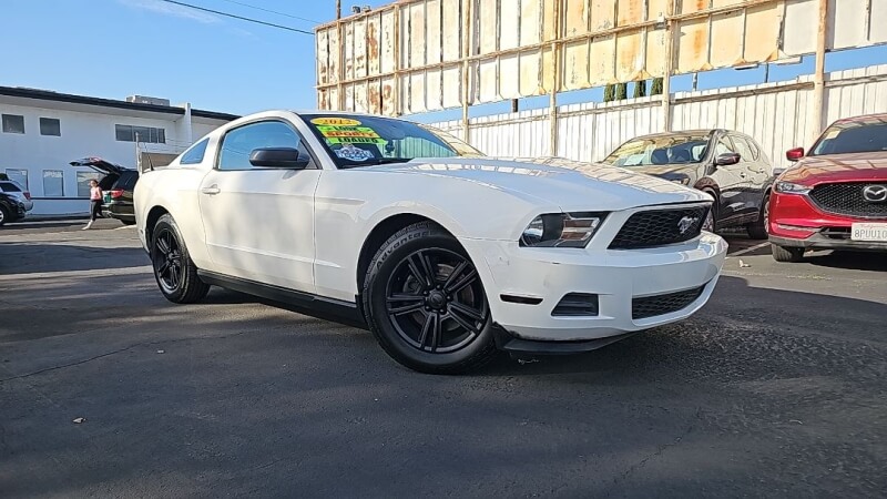 2012 Ford Mustang V6 Premium's photo