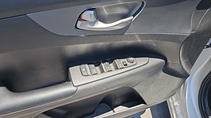 2020 Kia Forte LXS LOOKS AND DRIVES LIKE NEW LOW MILES