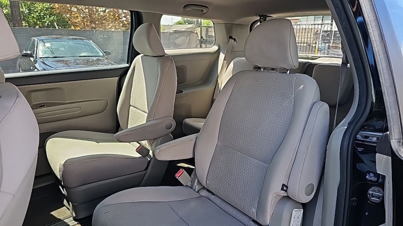 2017 Kia Sedona L