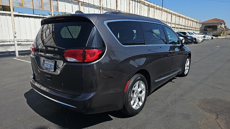 2017 Chrysler Pacifica Touring Plus