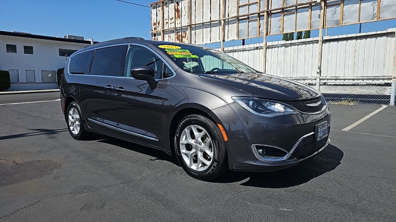 2017 Chrysler Pacifica Touring Plus