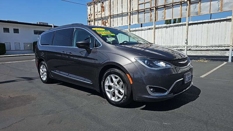 2017 Chrysler Pacifica Touring Plus