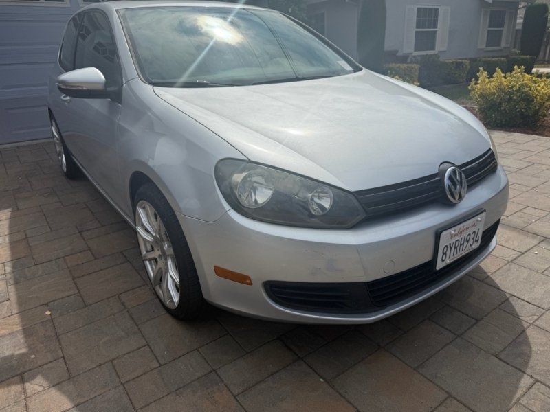 2011 Volkswagen Golf Base's photo