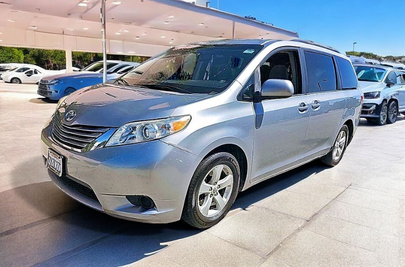2017 Toyota Sienna LE