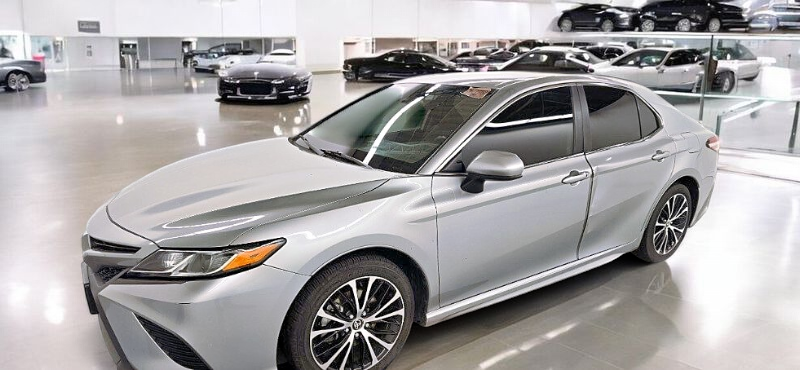 2020 Toyota Camry SE